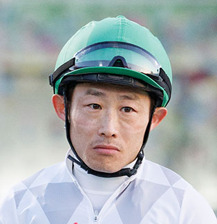 達城 龍次 写真